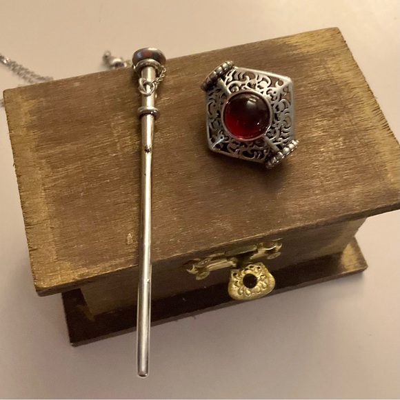 Witch Wand Pendant Harry Potter Sorcery Necklace Sorcery Grindelwald Blood Pact - Picture 6 of 6